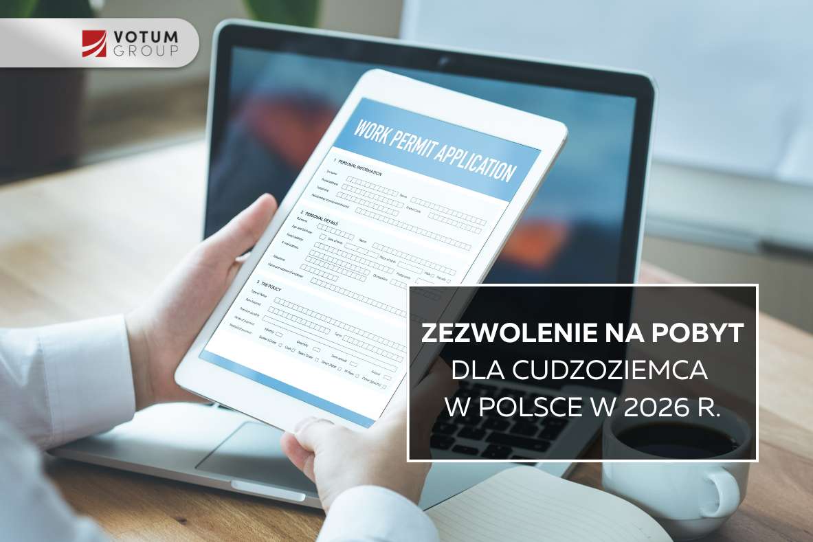zezwolenie-na-prace-wyroznione Osoba trzymająca tablet z otwartym wnioskiem o pobyt stały
